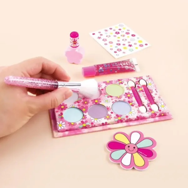 Make it Real: Blooming Beauty set cvetličnih ličil slika 3