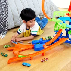 Hot Wheels Poti za trike: Trk v zraku z majhno avtomobilom – Mattel slika 2
