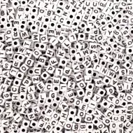 PlayBox: Paket 1000 mini črk za nizanje perlic