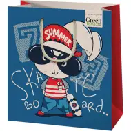 Zelena trava, torbica za darila srednje velikosti z vzorcem rolkajočega zajca, velikosti 18x10x23cm.