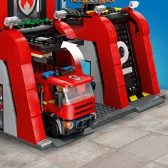 LEGO® City: Gasilska postaja in gasilsko vozilo (60414) slika 3