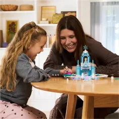 LEGO® Disney: Elsin grad snežaka in njene avanture s sanmi (43281) slika 4