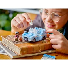 LEGO® Harry Potter™: Letalski Ford Anglia™ (76424) slika 5