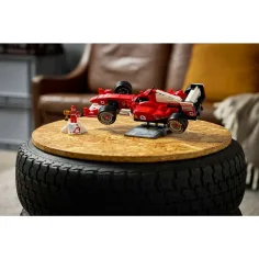 LEGO® Icons: Ferrari F2004 in Michael Schumacher (11375) slika 9