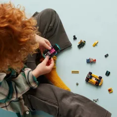 LEGO® City: Gokarti in dirkaški piloti (60400) slika 3