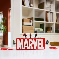 LEGO® Super Heroes: MARVEL logo in minifigure (76313) slika 3