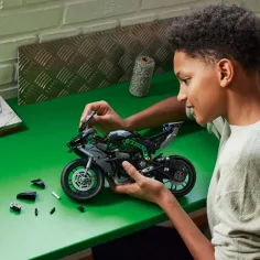 LEGO® Technic: motocikel Kawasaki Ninja H2R (42170) slika 5