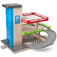 Lesena parkirna hiša z dvigalom