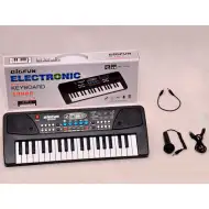 Sintetizator s 37 tipkami in mikrofonom