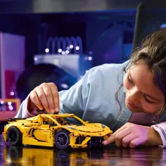 LEGO® Technic: Chevrolet Corvette Stingray (42205) slika 4