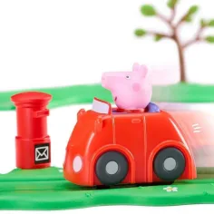 Whizz-Around Peppa prašiček rdeč avto igrač set slika 3