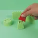 PlayBox: Zelena barva kinetičnega peska v vedru 1kg