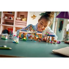 LEGO® Friends: Konjeniška šola in hlev (42688) slika 8
