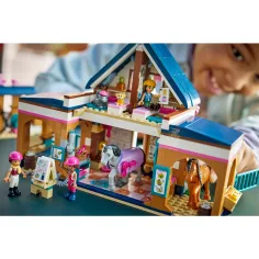 LEGO® Friends: Konjeniška šola in hlev (42688) slika 9